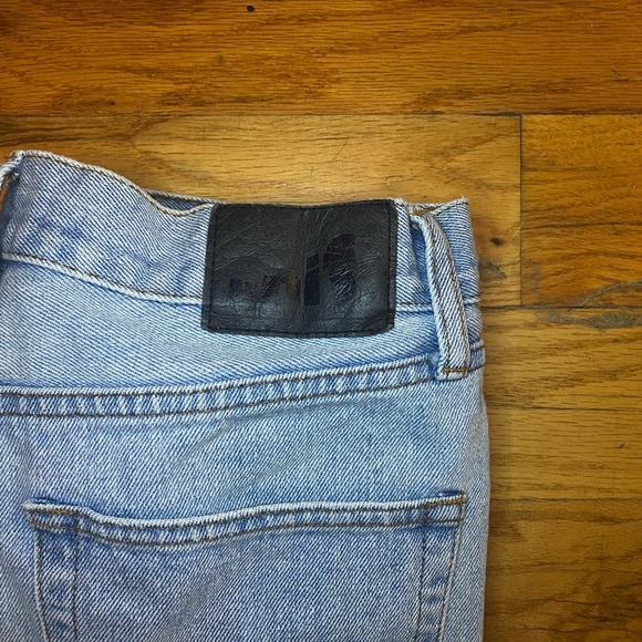 UNIF High Waisted Mom Jeans in light blue - Picture 7 of 7